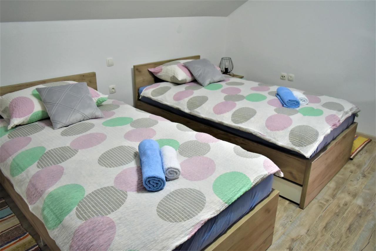 Guest House Tonka Otocac Bagian luar foto