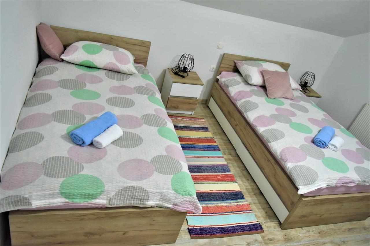 Guest House Tonka Otocac Bagian luar foto